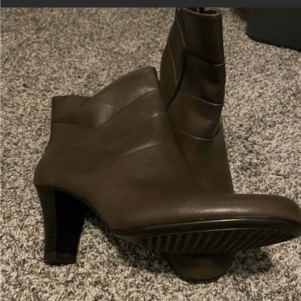 Boots - Picture 3 of 3